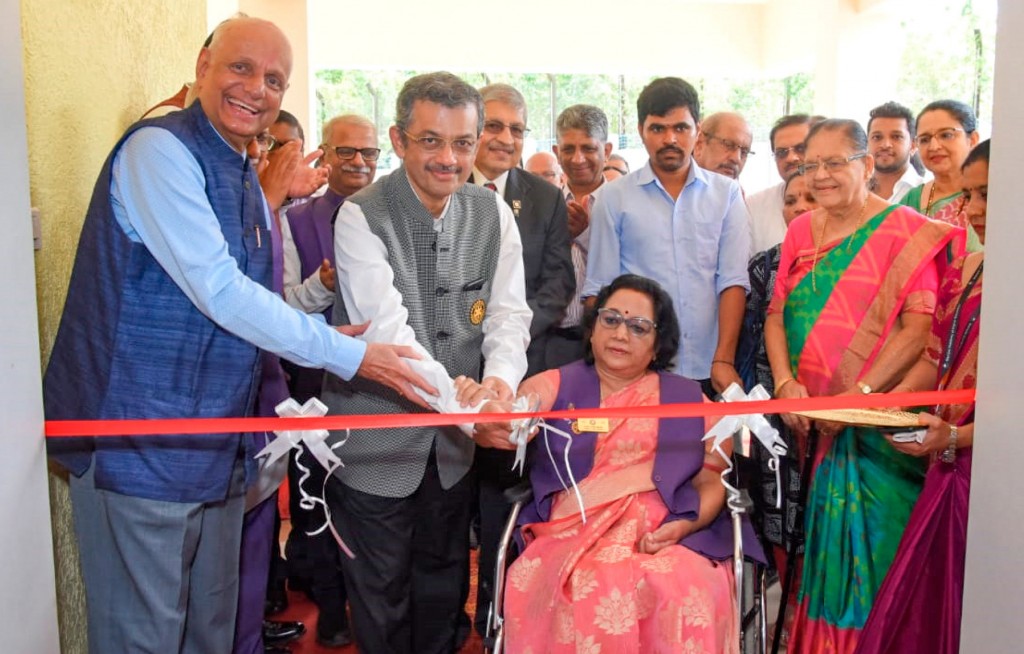 TRF trustee vice chair Bharat Pandya and IPDG Jayagowri Hadigal inaugurate the trauma care centre at the Dr TMA Pai Rotary Hospital. 