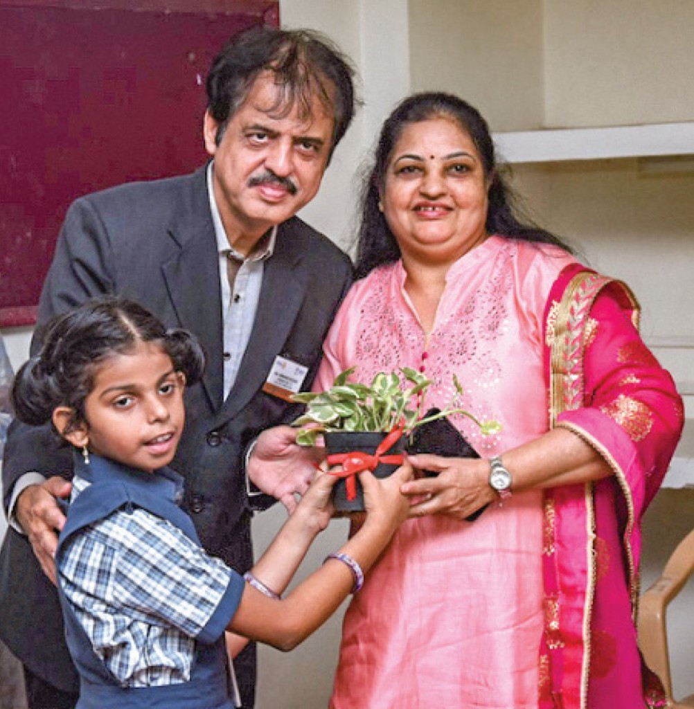 IPP Jawahar Nichani and his wife Akshaya being felicitated by a child.