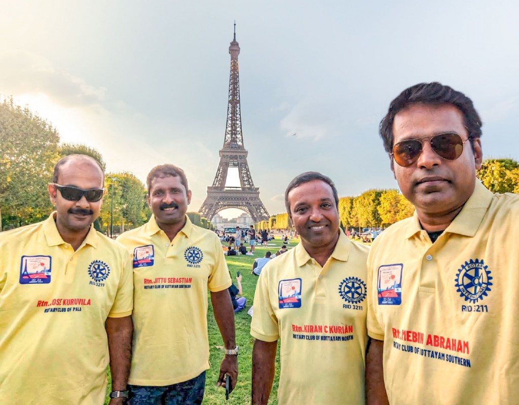 From L: Jose Kuruvilla, Jittu Sebastian, Kiran Kurian and Mebin Abraham in front of the Eiffel Tower, Paris. 