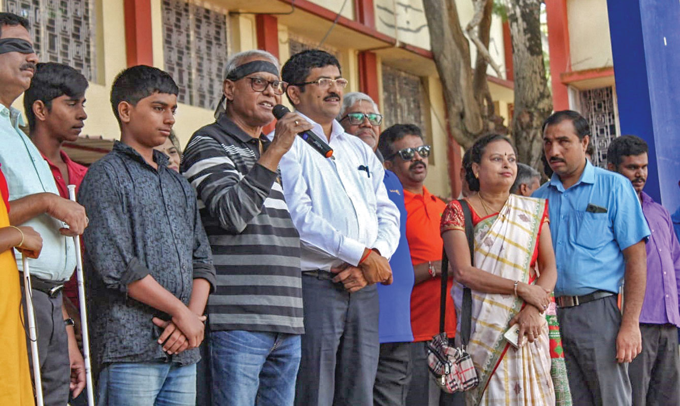 RI Director Anirudha Roychowdhury addressing the gathering after the blindfold walk. RID 3181 DG H R Keshav (fifth from R) and Latha Narayan (second from R) are also seen. 